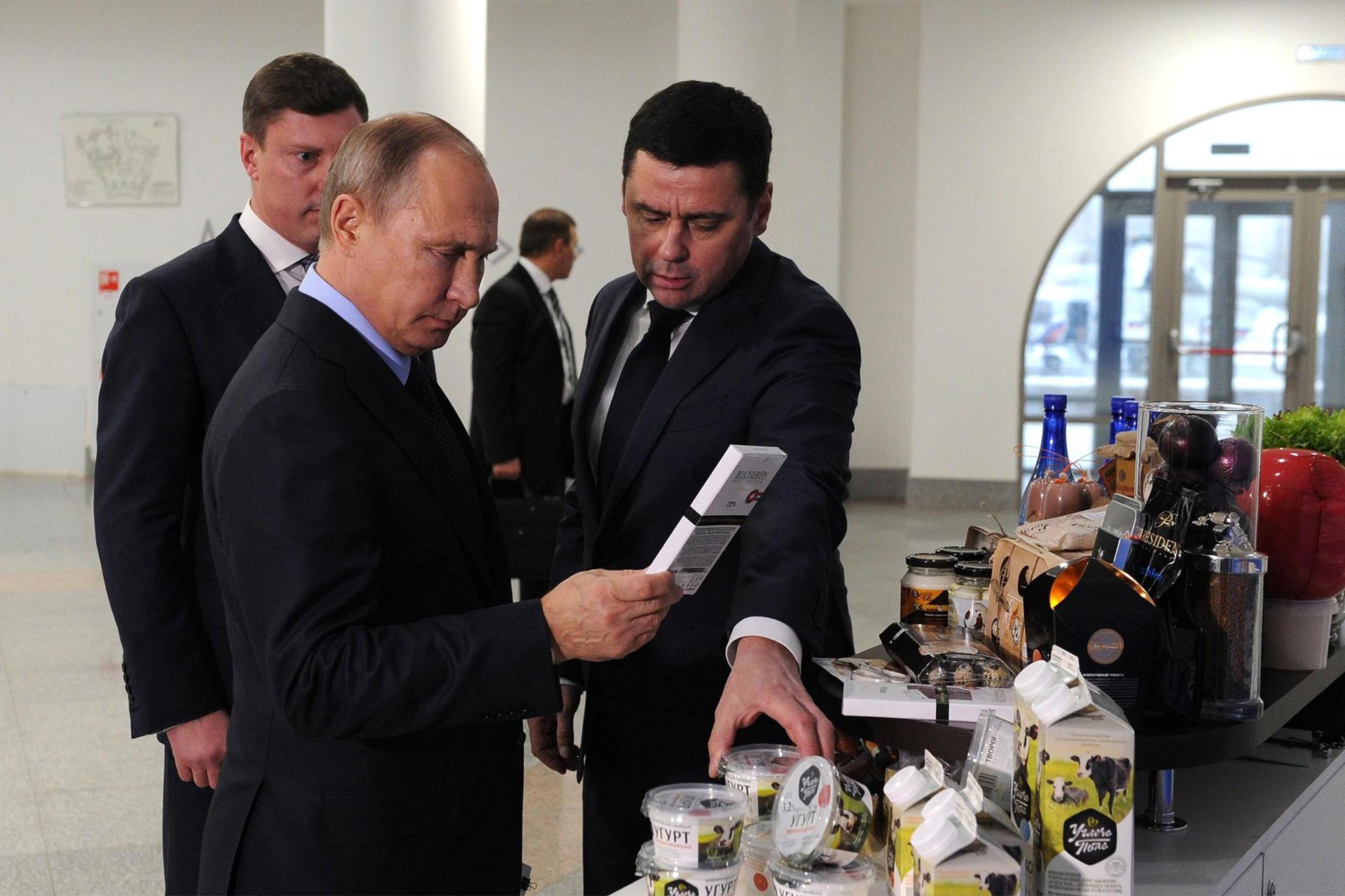 investigations/mironov-putin-products.jpg