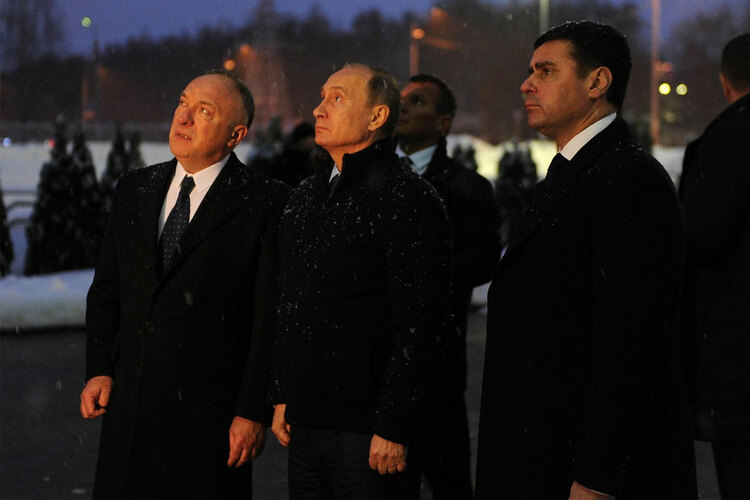 Dmitry Mironov, Vladimir Putin and Locomotive ice hockey club head Yuri Yakovlev